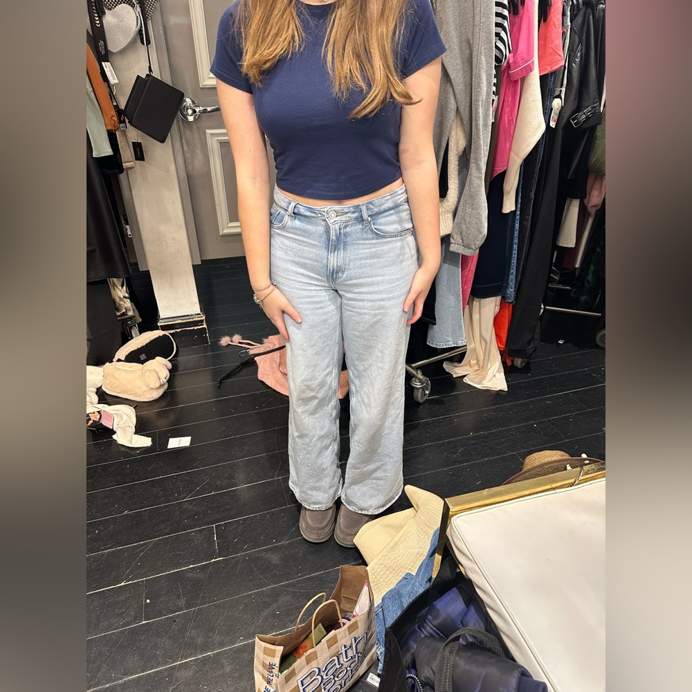 Bershka denim wide leg jeans size 2. Previously loved in good condition